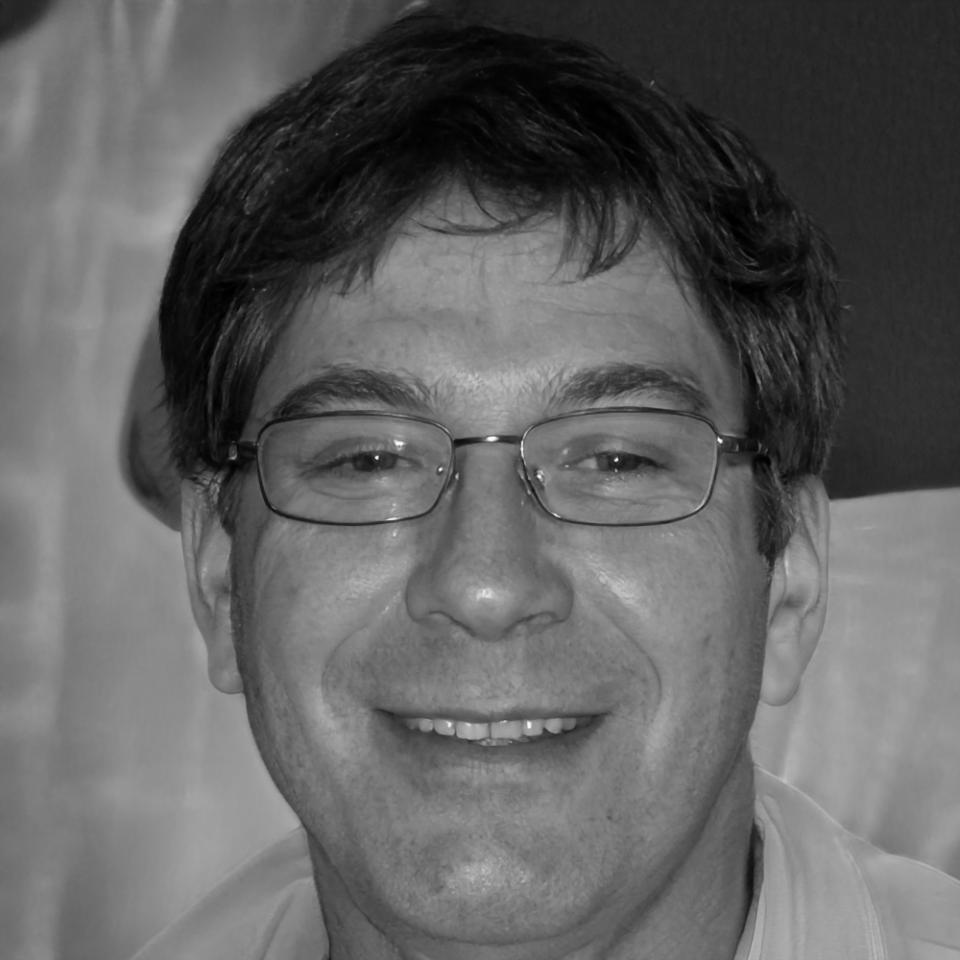 Carlos Mendoza, especialista en finanzas personales y empresariales