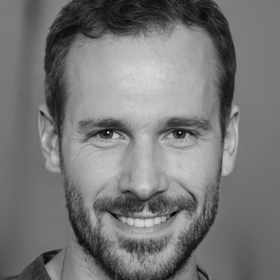 Retrato de Miguel Torres, consultor en finanzas personales