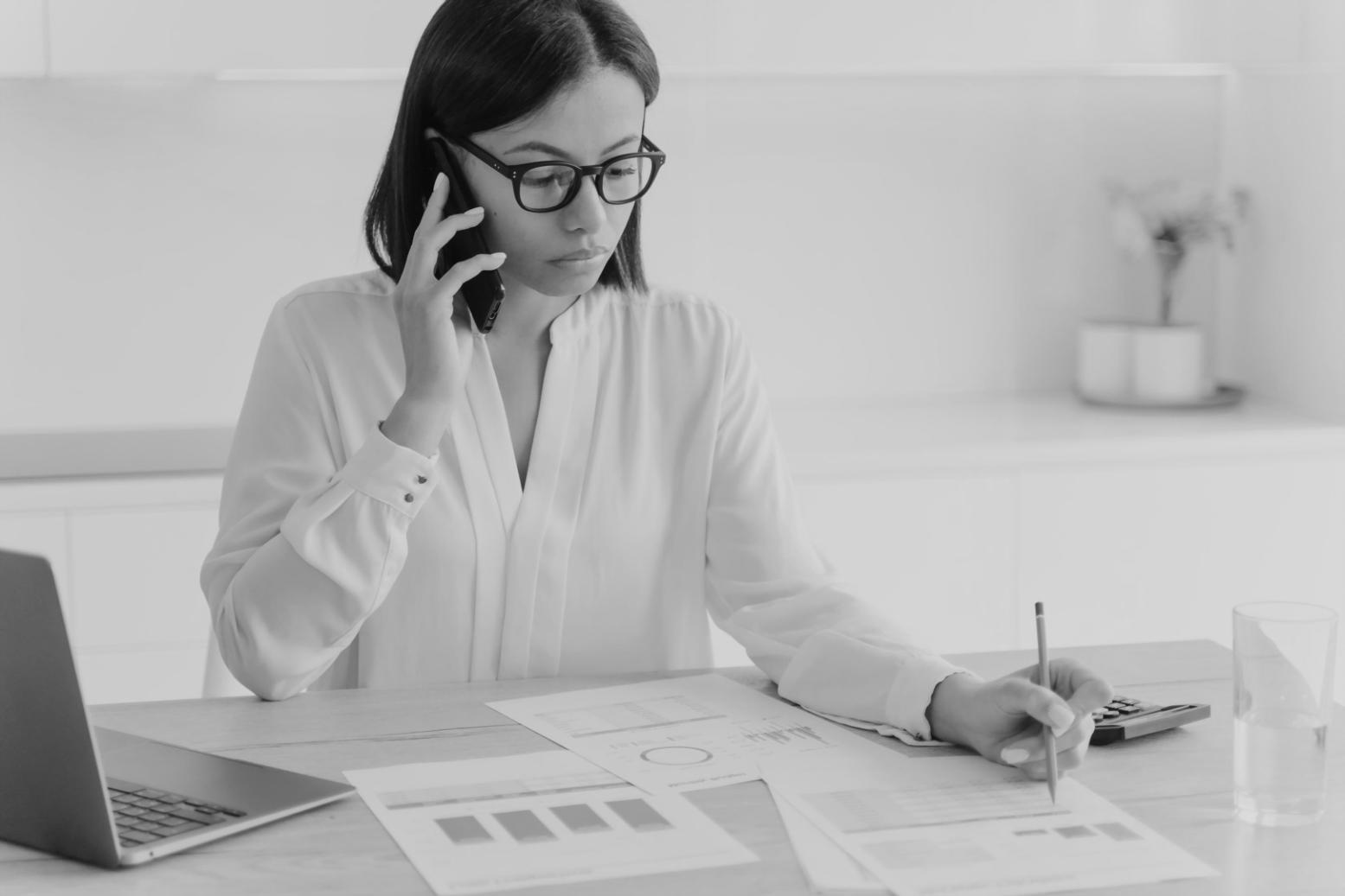 Análisis de gastos mensuales en dispositivo móvil